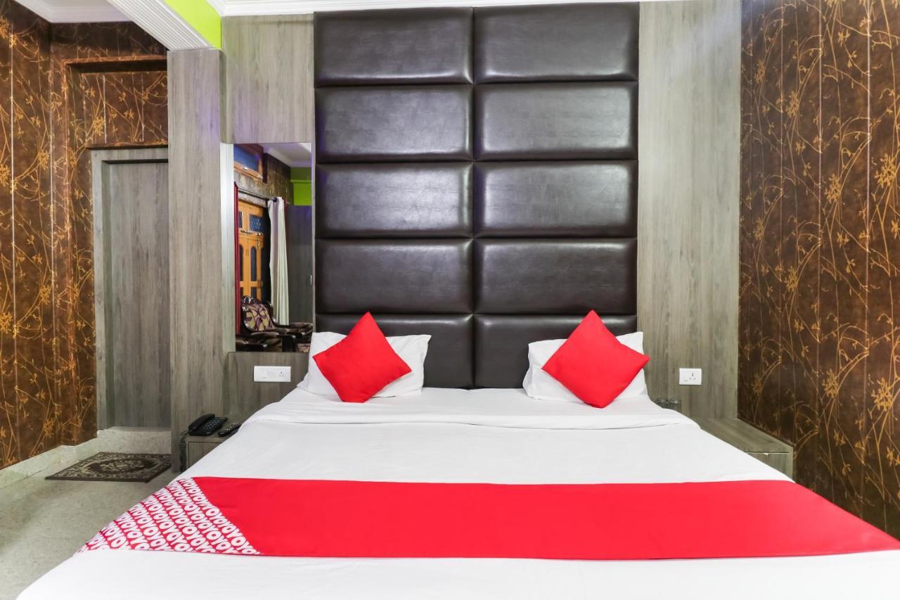 Oyo 6908 Hotel Royal City Āzamgarh Zimmer foto